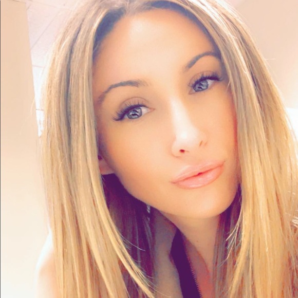 Meet your Posher, Carissa - Picture 1 of 1